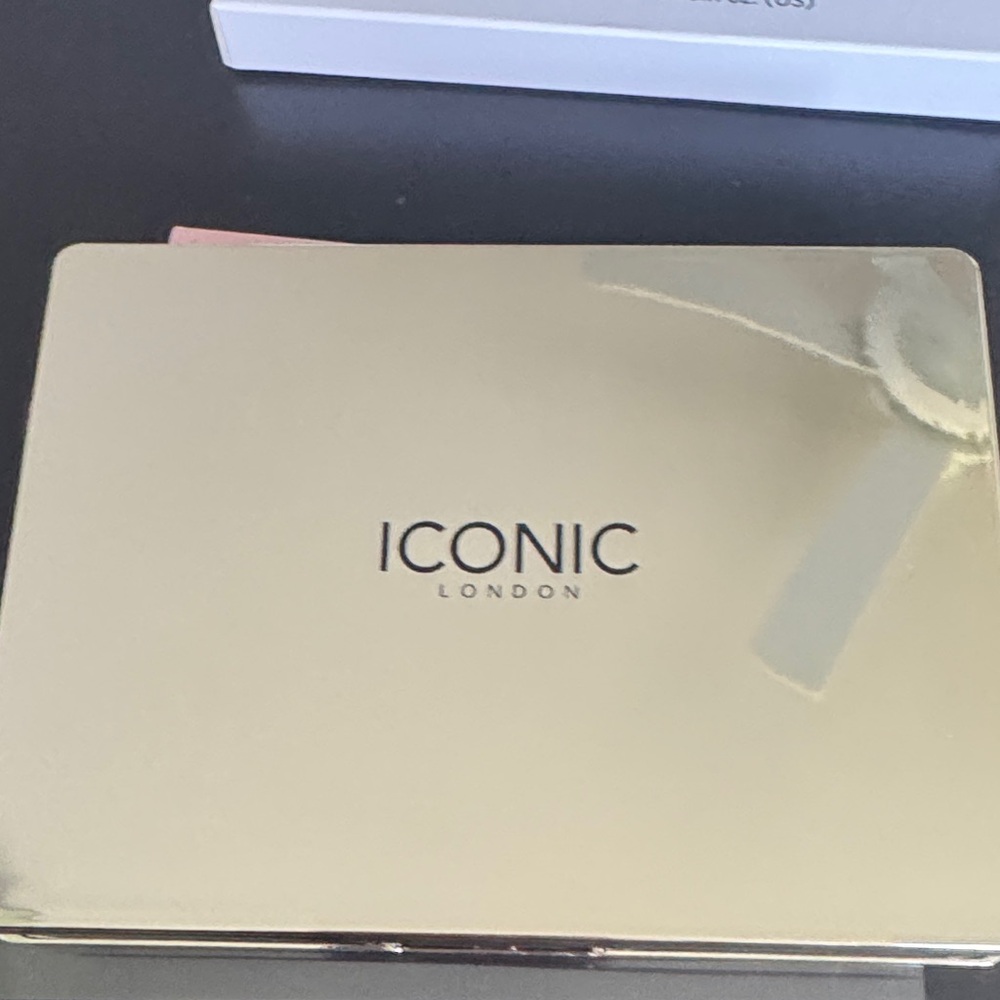 Makeup Palette with Pink and Brown Shades - Picture 2 of 4